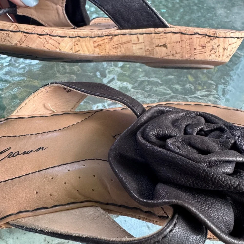 Born Crown Black Leather Rosette Flower Wedge Thong Sandals W31885 Womens 8